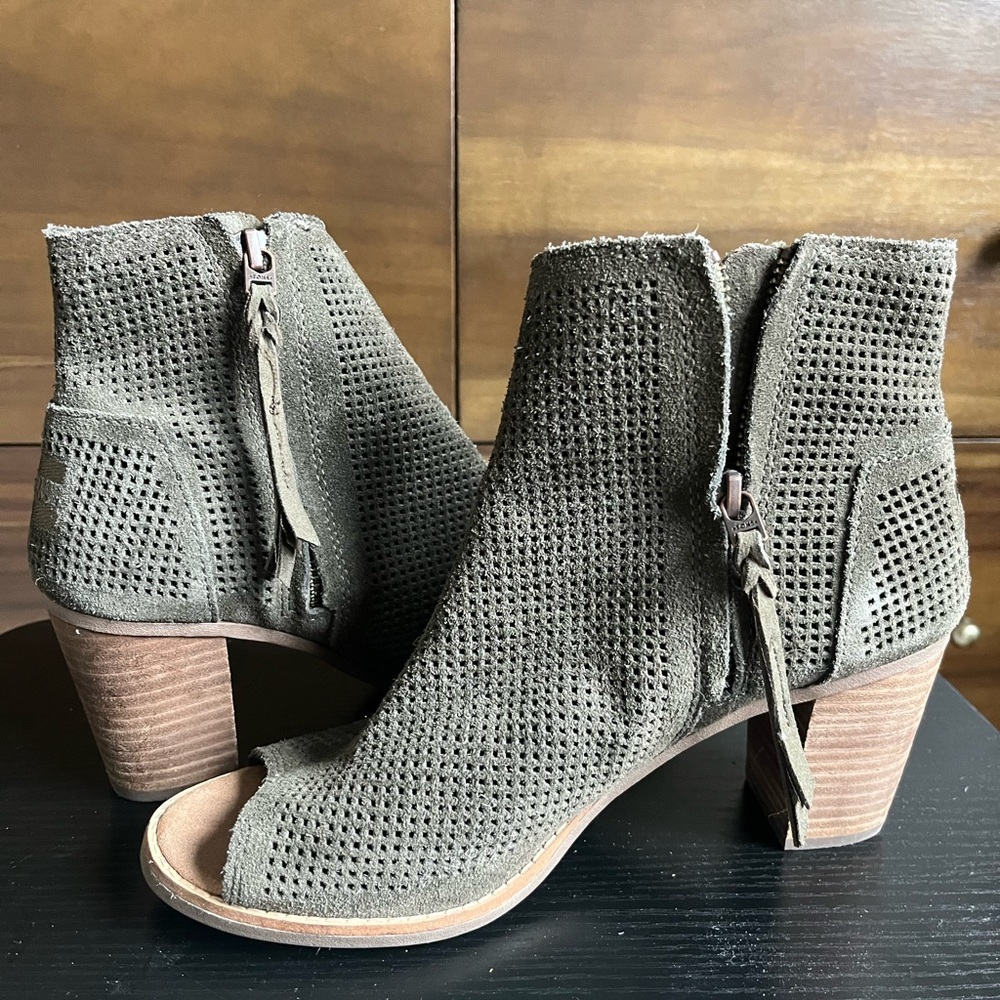 TOMS Open Toe Ankle Boot in Olive Womens 8